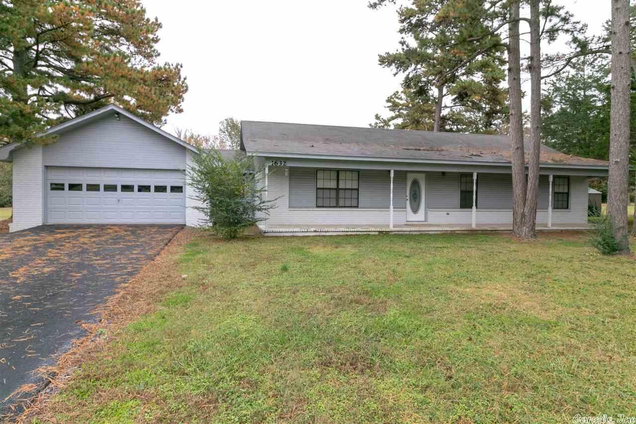 Property Photo: 1632 Greenwood Circle AR 72034