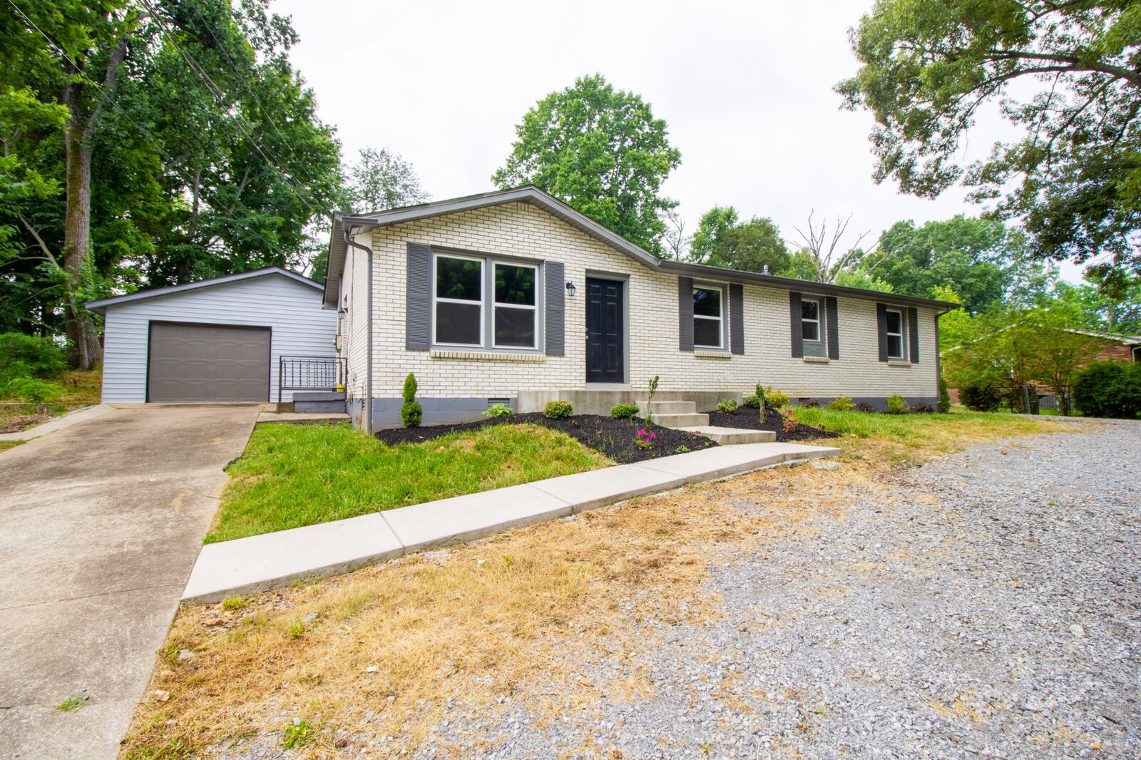 Property Photo:  1986 Laura Dr  TN 37042 