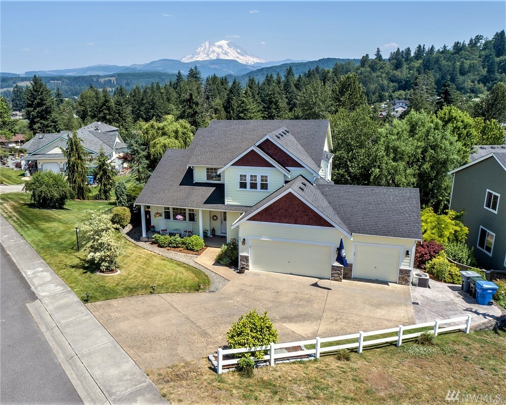 Property Photo:  847 Center St W  WA 98328 