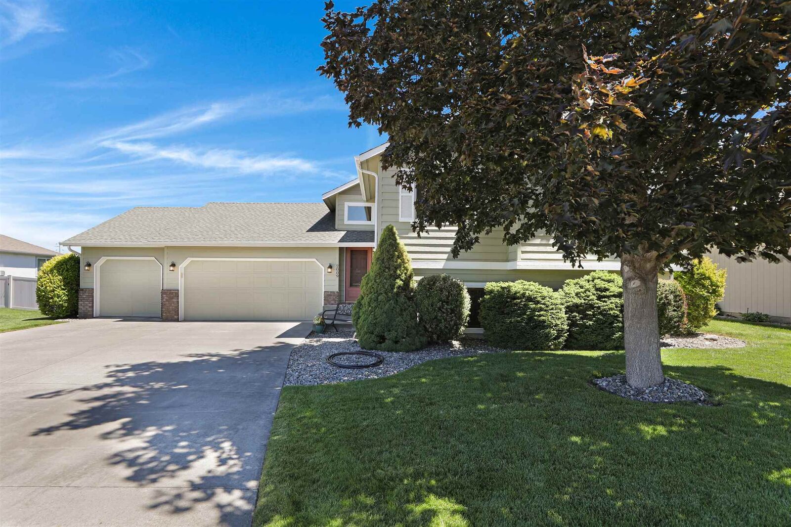 Property Photo:  2009 S Saint Charles Rd  WA 99037 