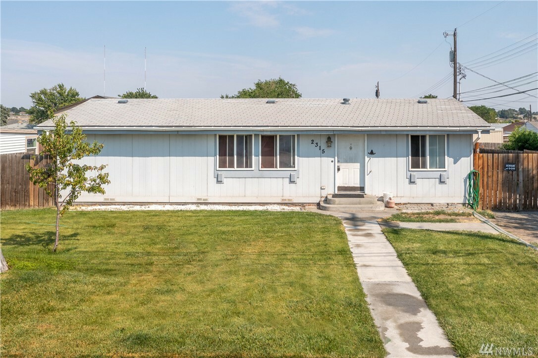 2315 W Peninsula Dr  Moses Lake WA 98837 photo