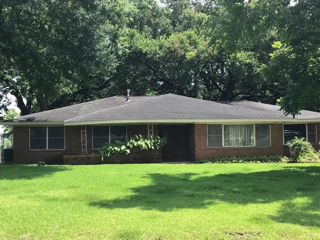 Property Photo:  1220 Llano Street  TX 77504 