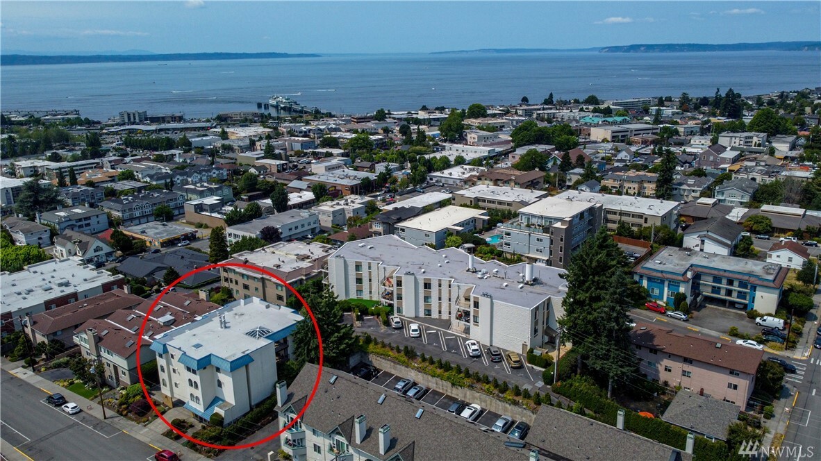 Property Photo:  535 Walnut St 201  WA 98020 