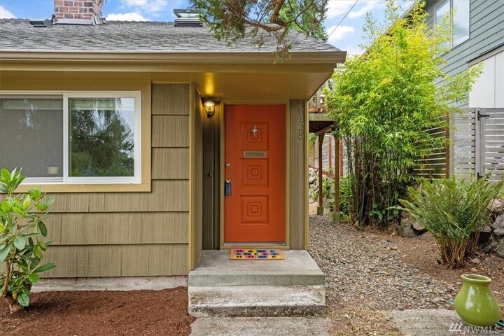 Property Photo:  8125 29th Ave SW  WA 98126 