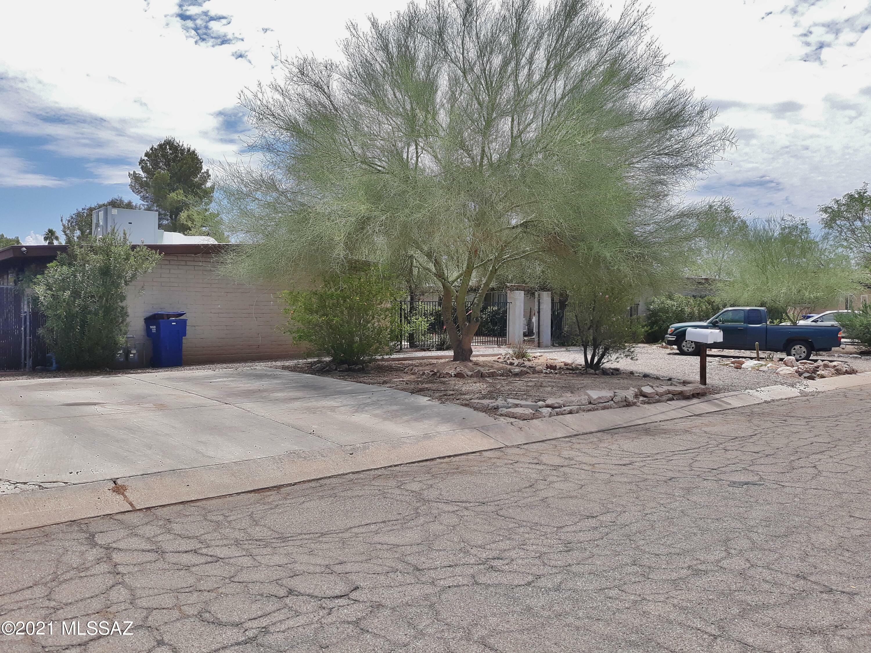 2750-2760 N Fair Oaks Avenue  Tucson AZ 85712 photo