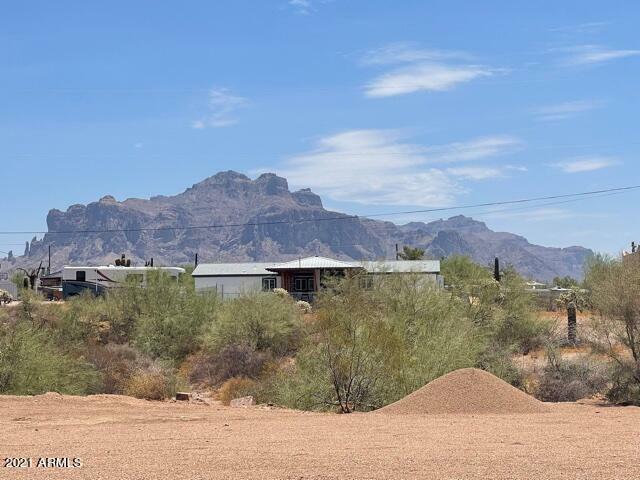 Property Photo:  649 W Kaniksu Street  AZ 85120 