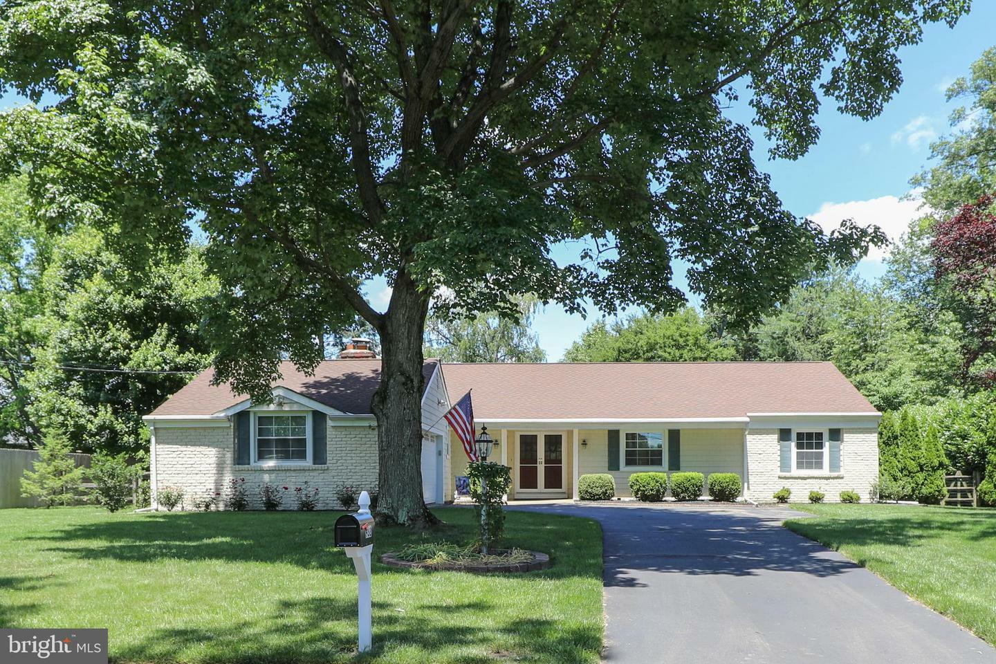 Property Photo:  932 Queens Drive  PA 19067 