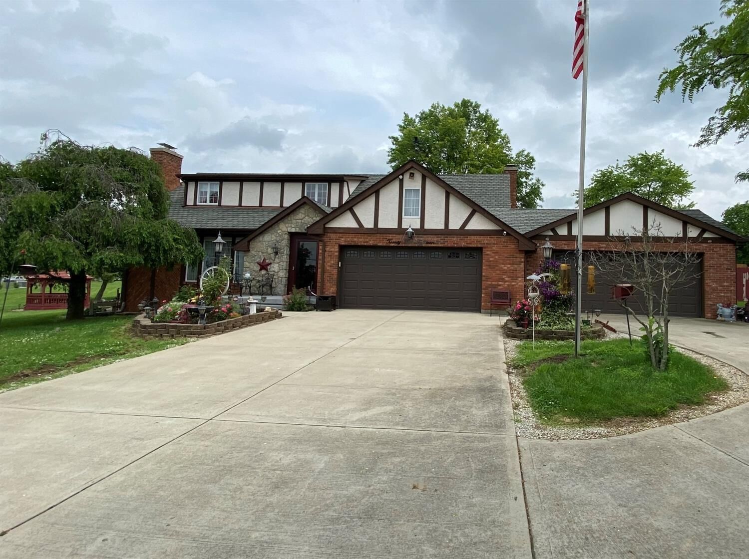 Property Photo:  2414 Old Oxford Rd  OH 45013