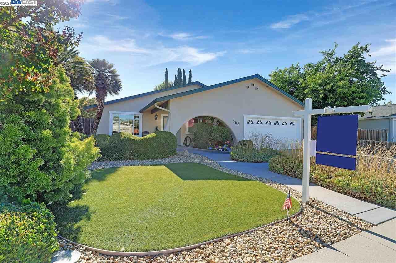 Property Photo:  988 Hanover St  CA 94551 