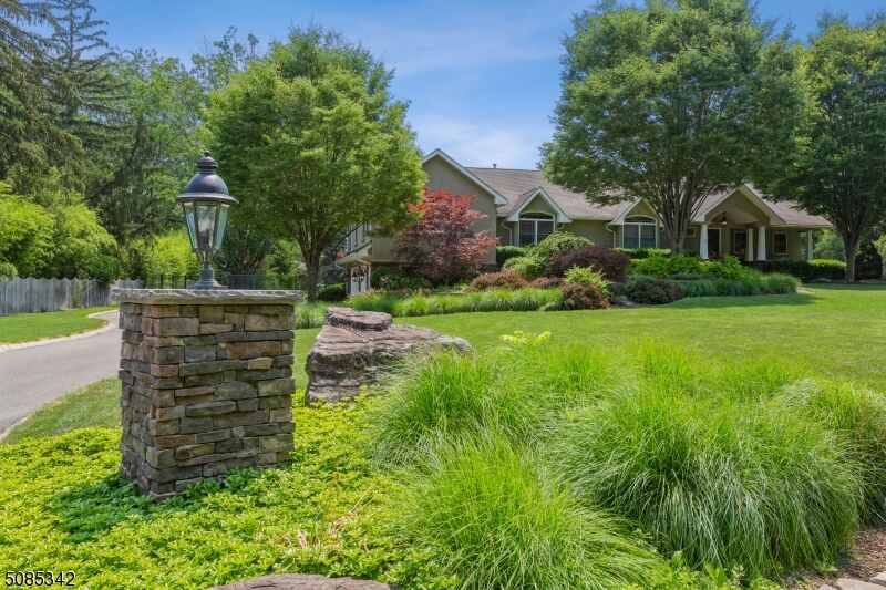 Property Photo:  5 Knollwood Trl East  NJ 07945 