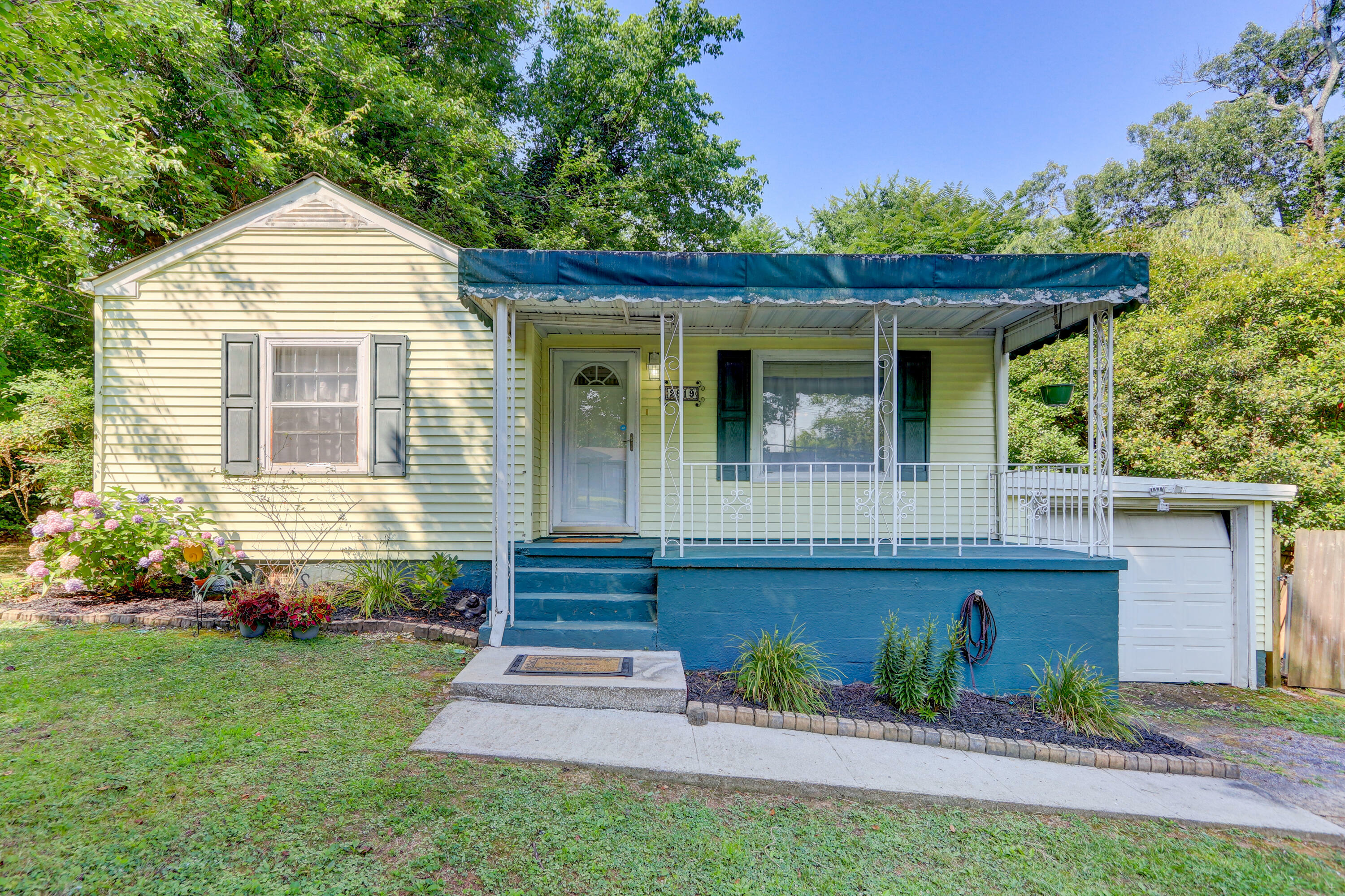 Property Photo:  2819 Maxwell St  TN 37917 