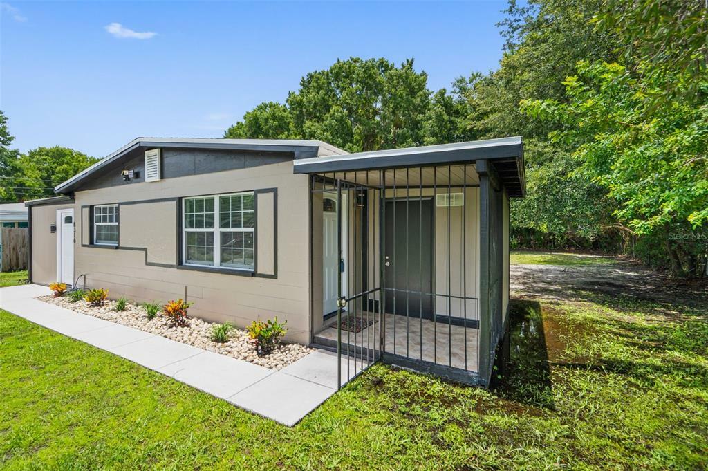 Property Photo:  8316 Dahlia Avenue  FL 33619 