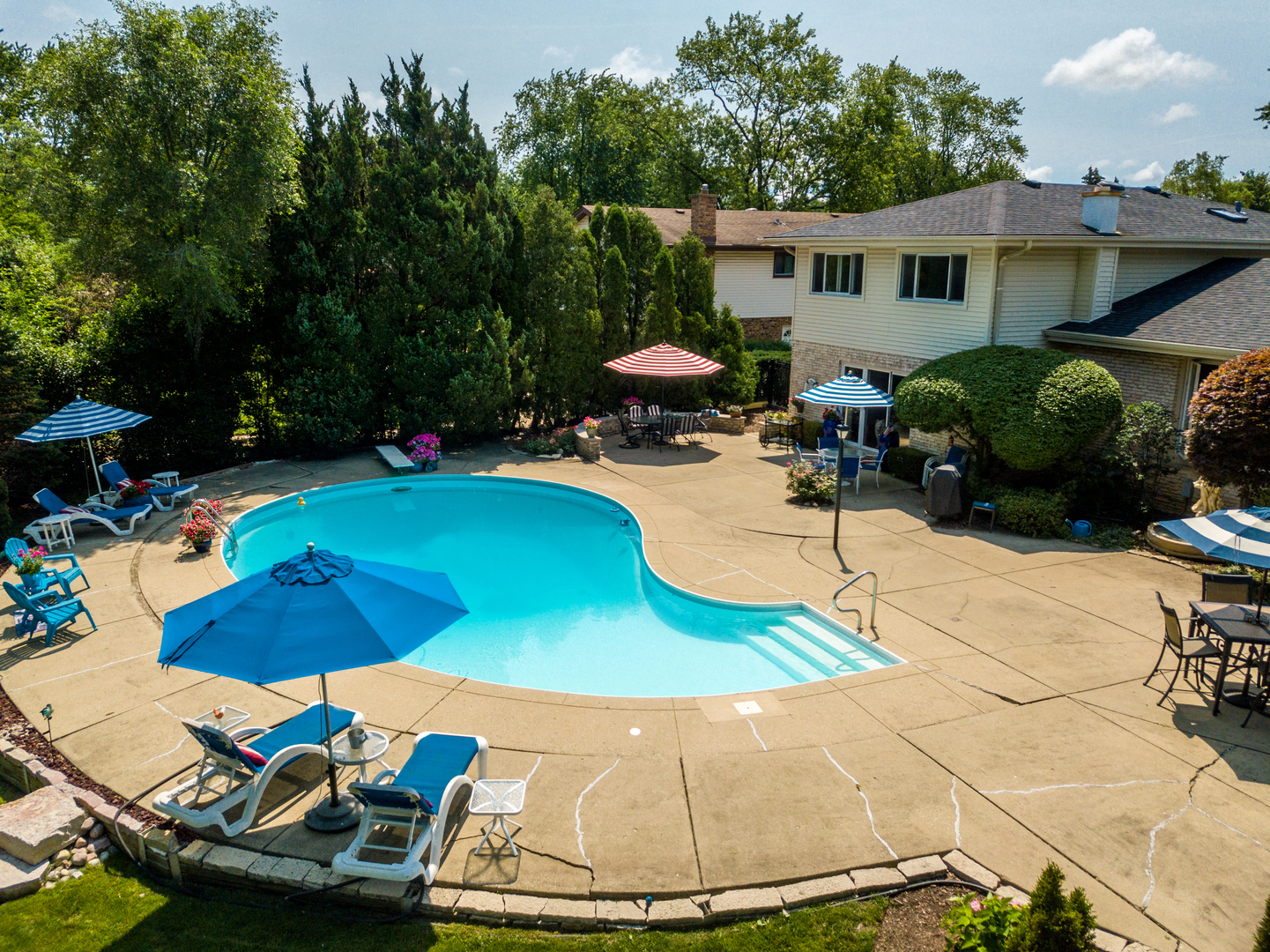 Property Photo: 2614 Mulberry Lane IL 60062