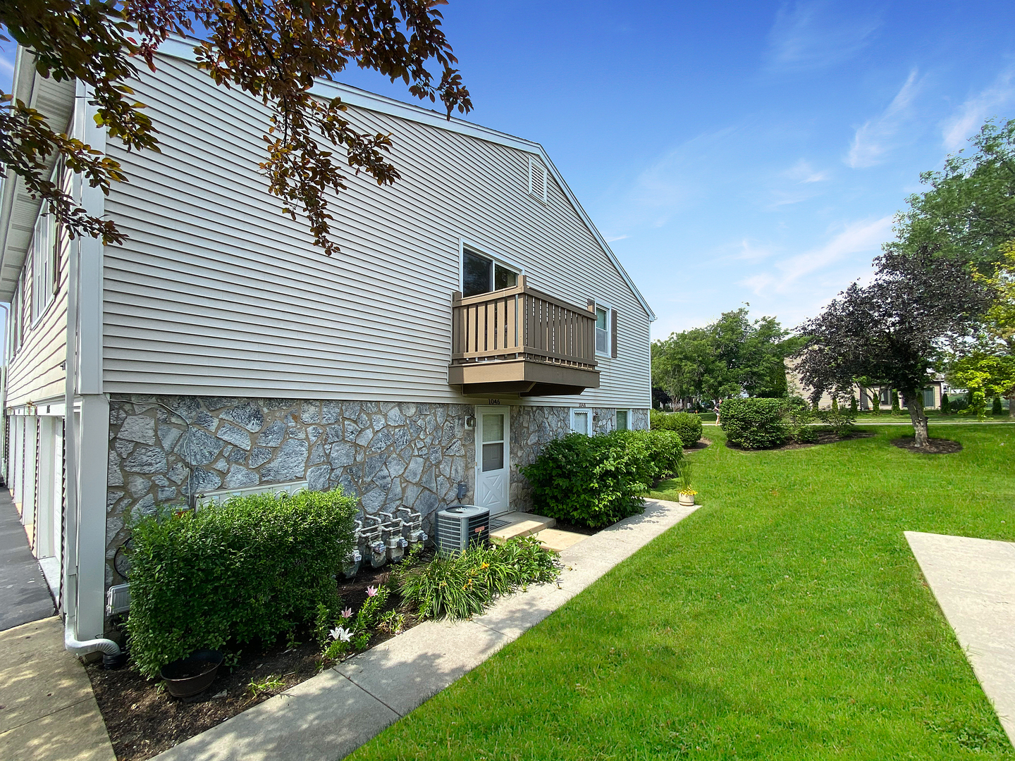 Property Photo:  1046 Glouchester Drive 1046  IL 60193 