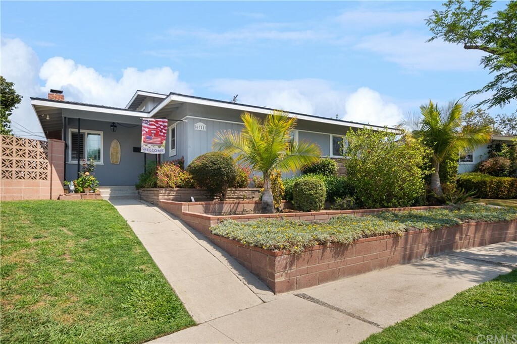 Property Photo: 6711 E Los Arcos Street CA 90815