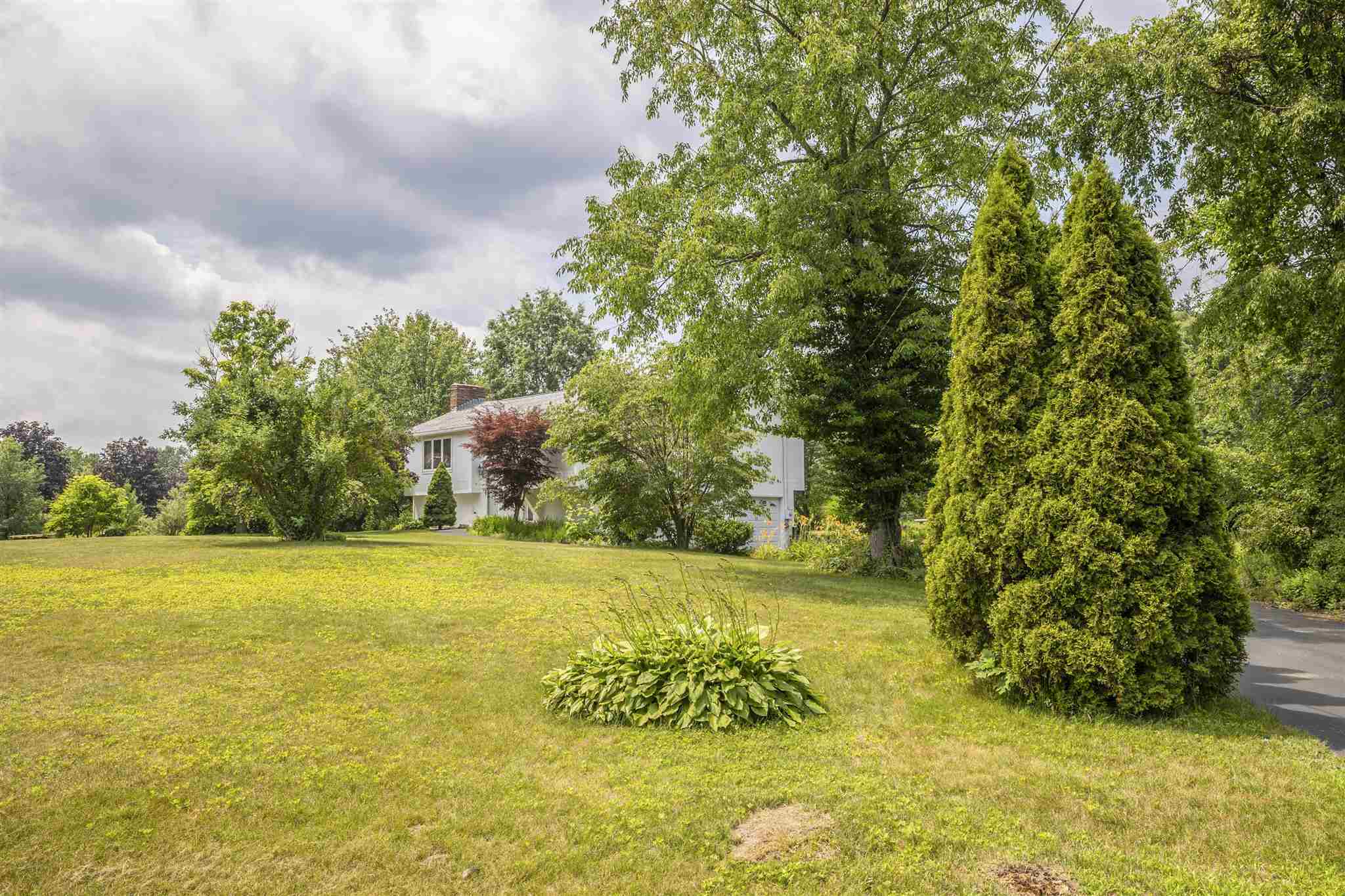 Property Photo:  3 Newhouse Drive  NH 03038 