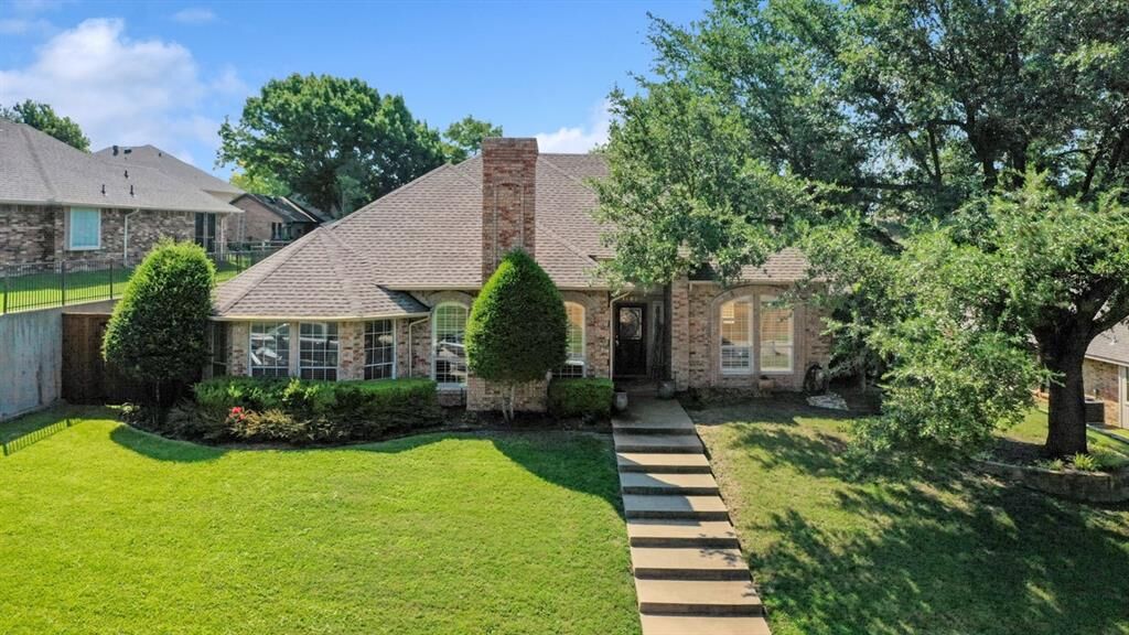 Property Photo: 1605 Stoneybrook Drive TX 75087
