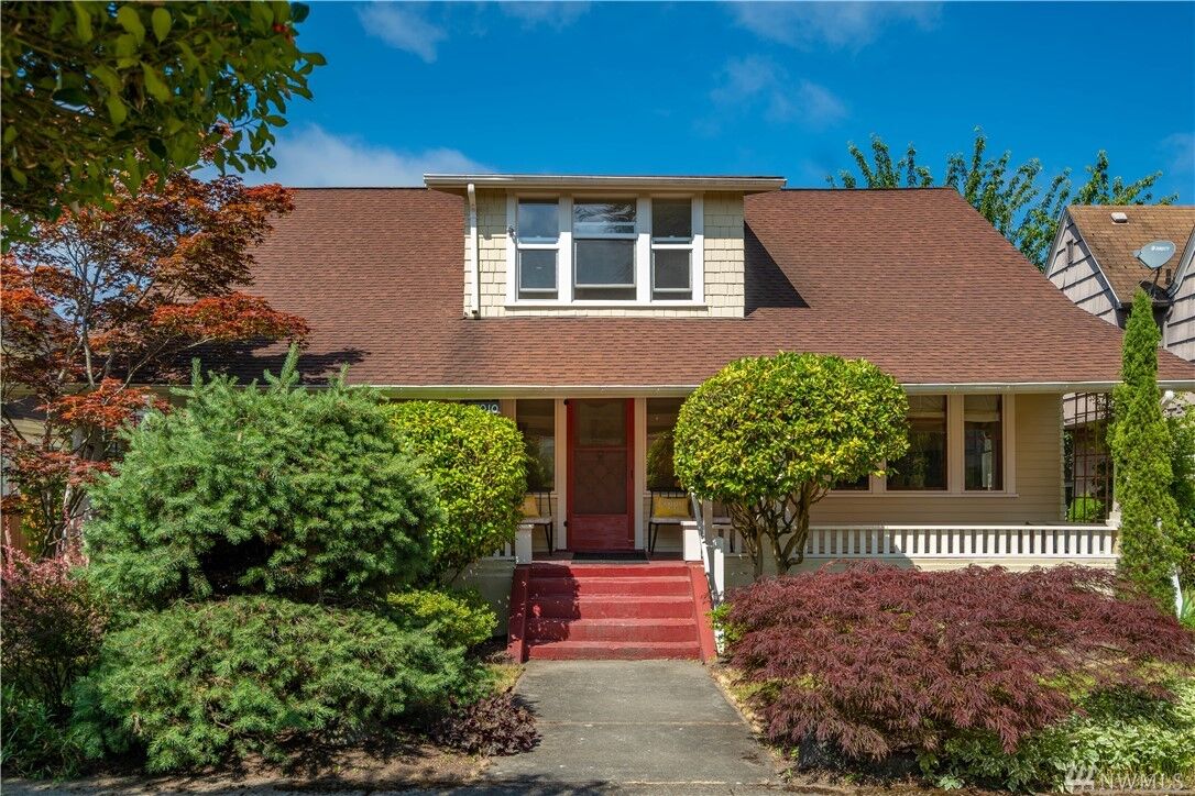 Property Photo:  1010 N Oakes St  WA 98406 