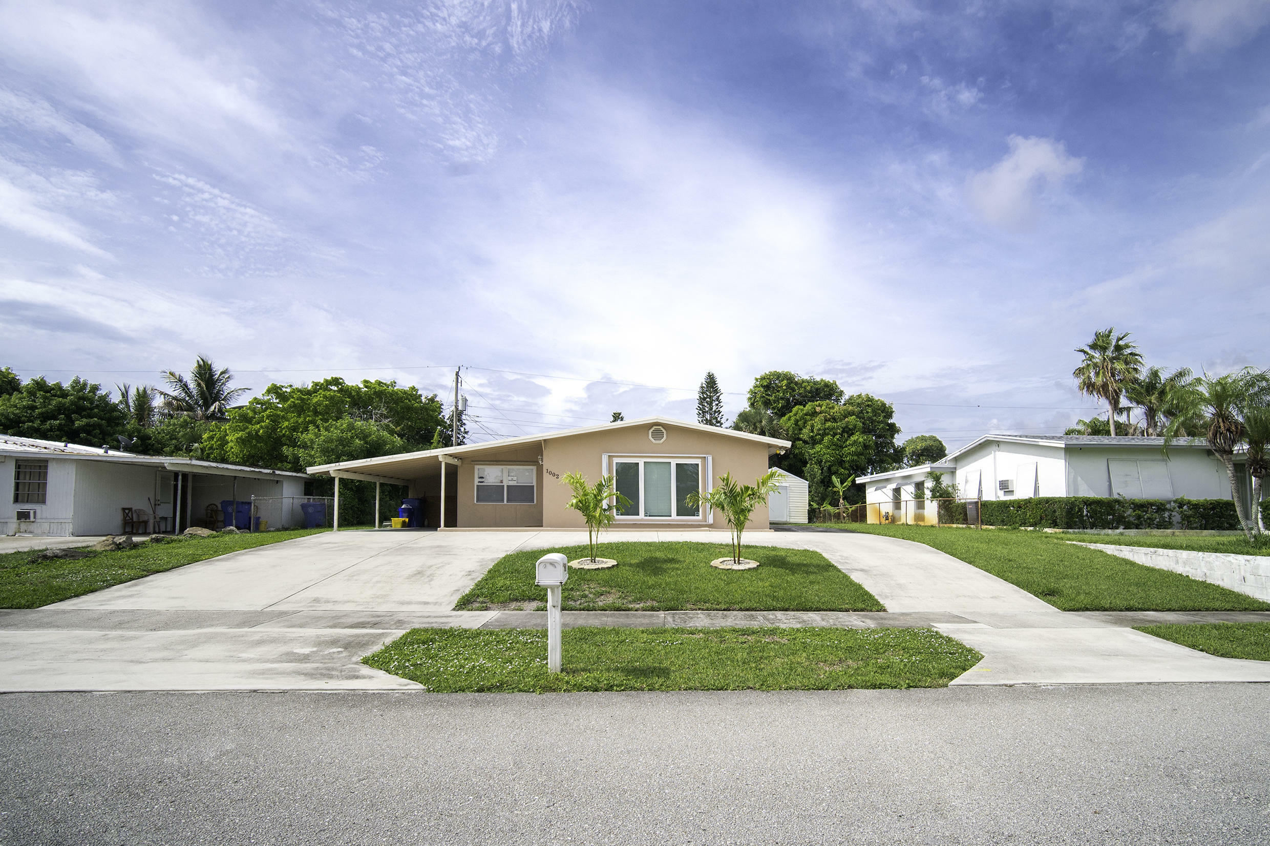 Property Photo:  1002 W Broward Street  FL 33462 