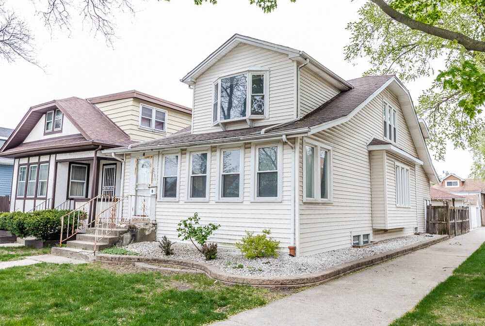Property Photo:  5759 W Leland Avenue  IL 60630 