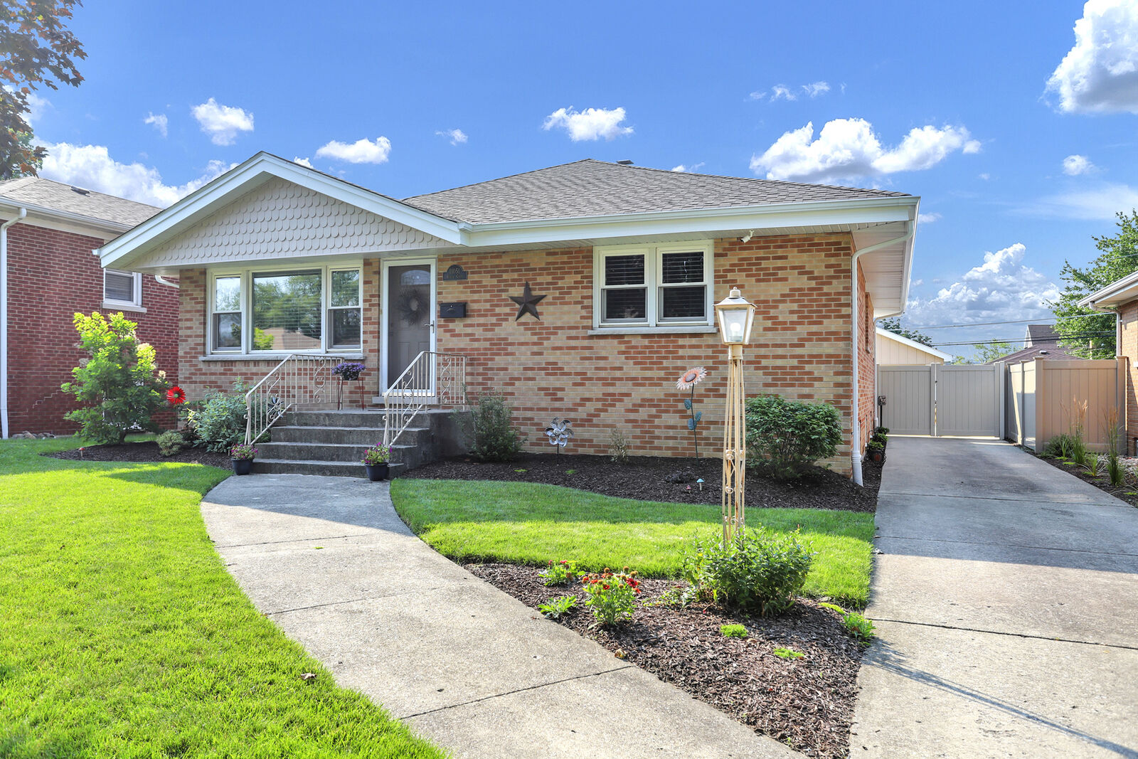 Property Photo: 11051 Boeger Court IL 60154
