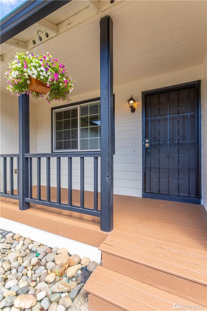 Property Photo:  805 176th St S  WA 98387 