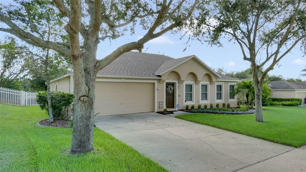 Property Photo:  1820 Piedmont Court  FL 34753 