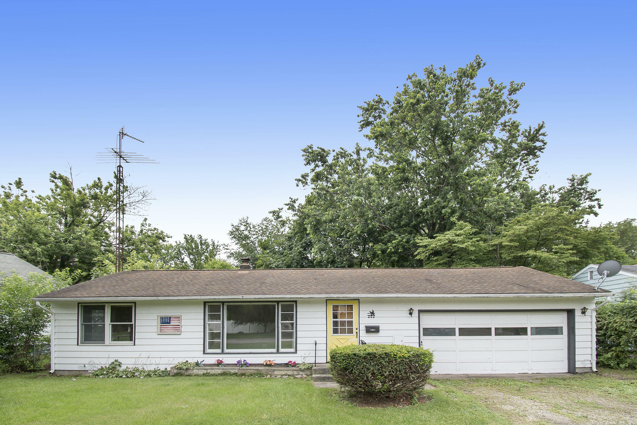 Property Photo:  606 Millard Street  MI 49093 