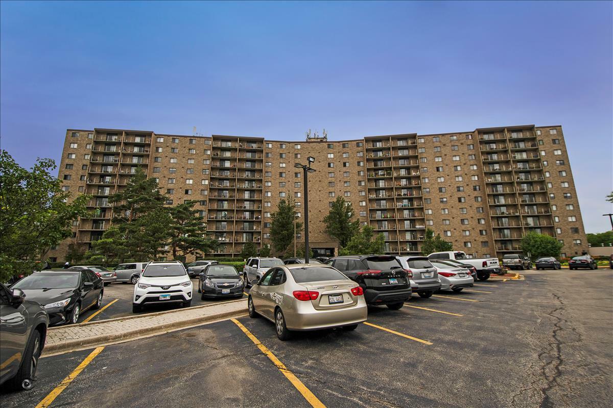 Property Photo: 6340 Americana Drive 502 IL 60527