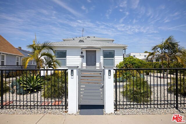 Property Photo:  5079  W 21st St  CA 90016