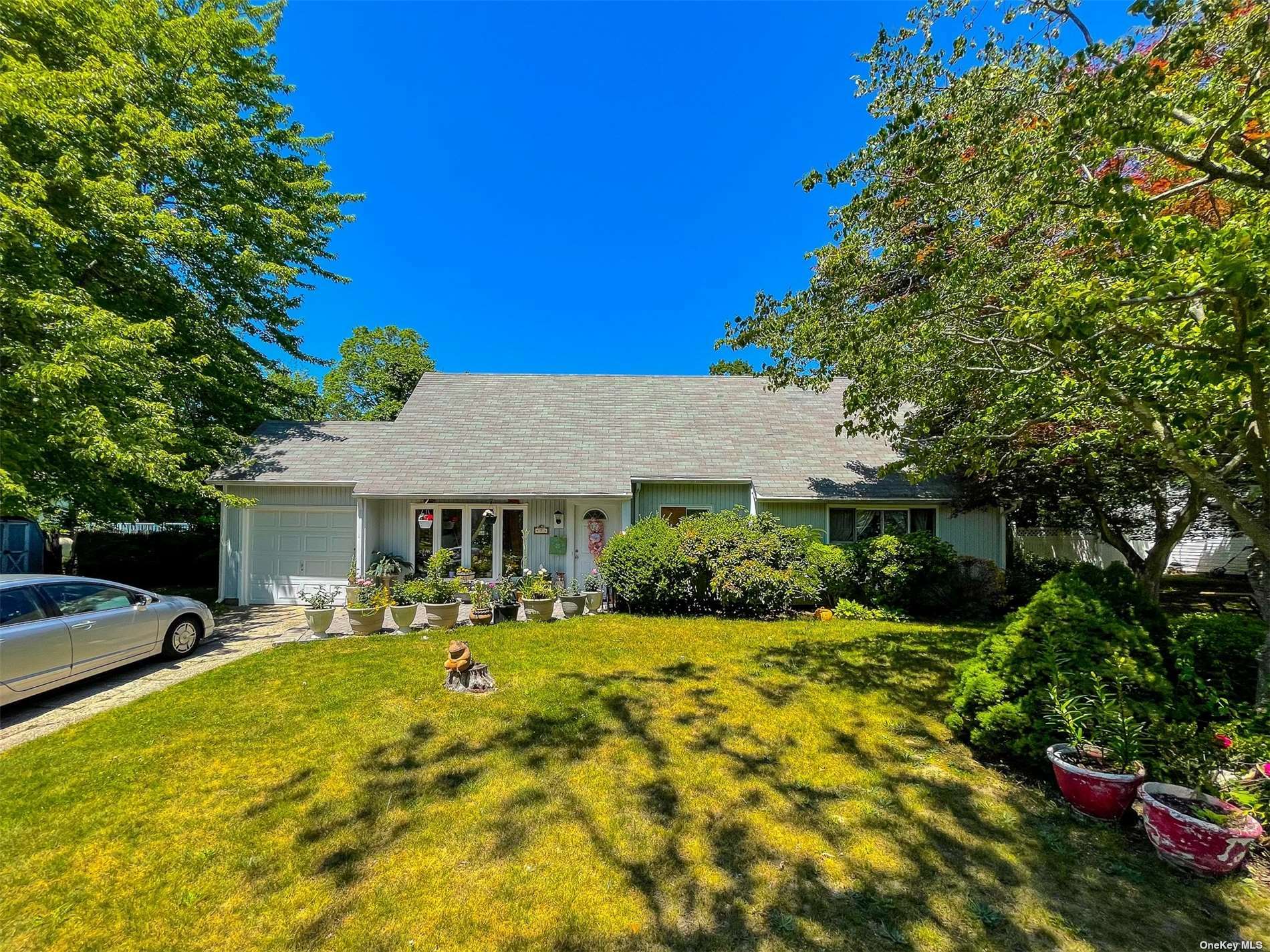 Property Photo:  7 Duck Hill Road  NY 11727 