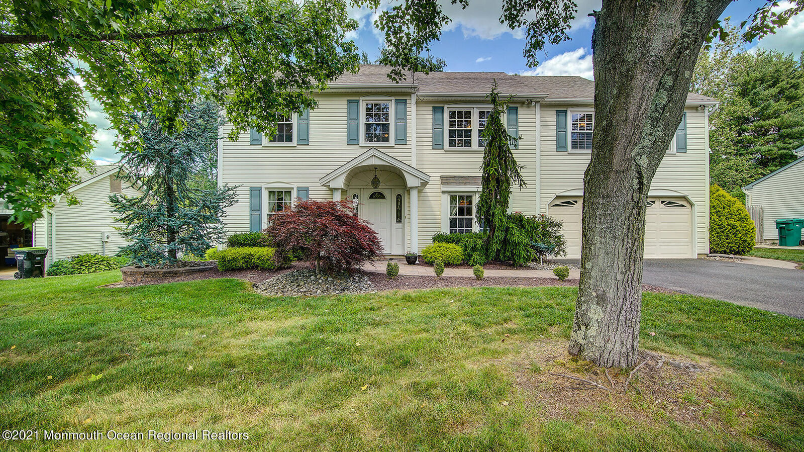 Property Photo:  7 Ryegate Lane  NJ 07726 