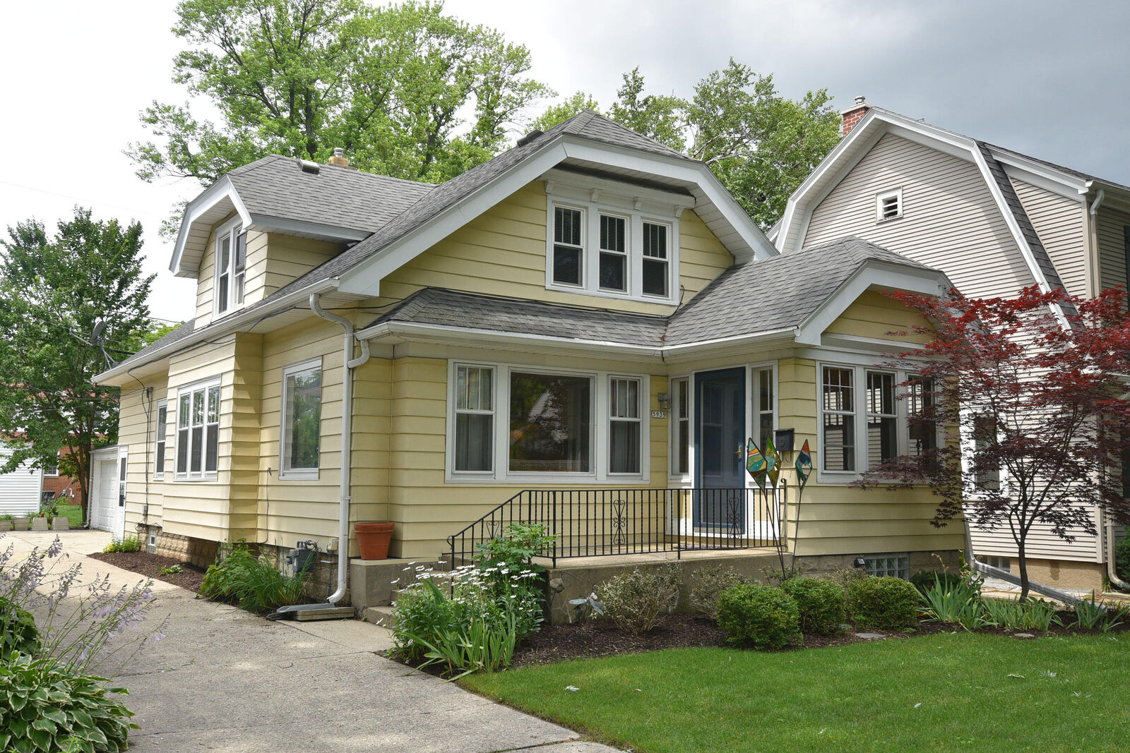 Property Photo: 5939 N Bay Ridge Ave WI 53217