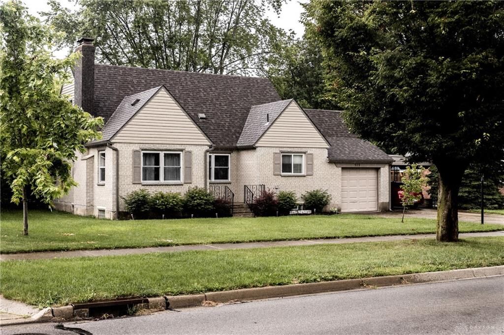 Property Photo: 929 E Stroop Road OH 45429