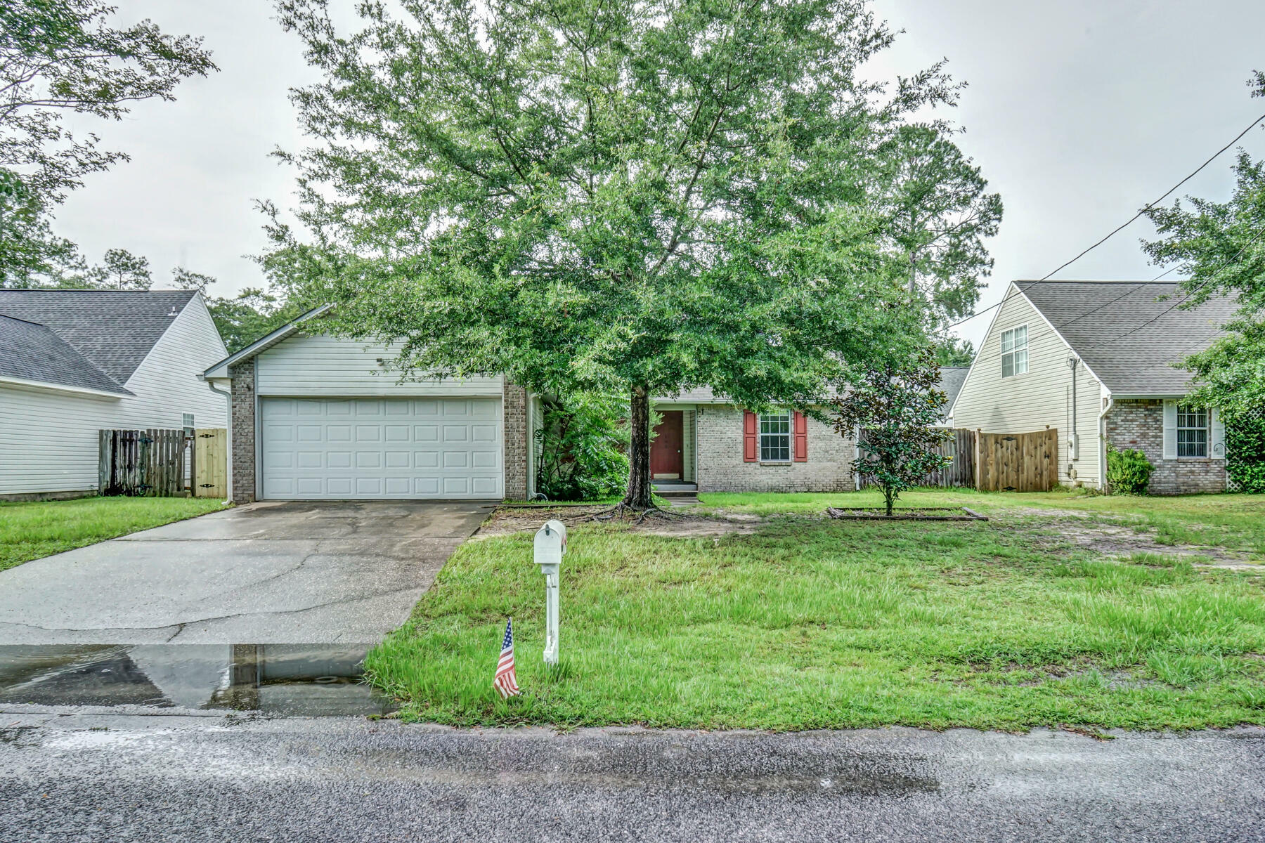 Property Photo: 105 Trevor Court Court FL 32536