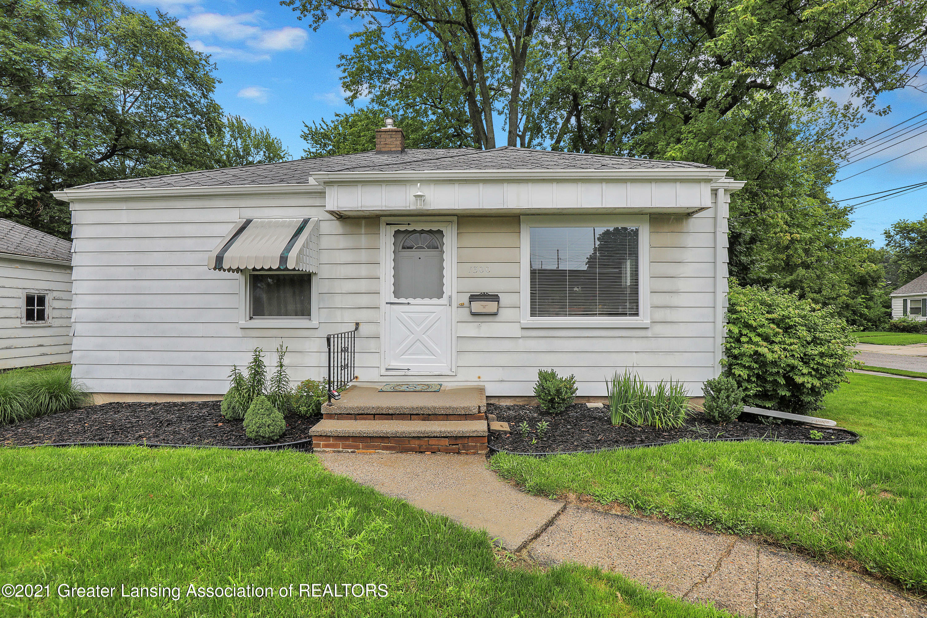 Property Photo:  1300 Kelsey Avenue  MI 48910 