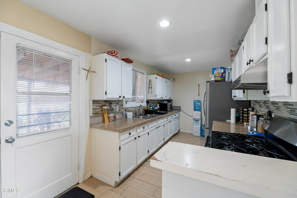 Property Photo:  2635 S N Street  CA 93033 