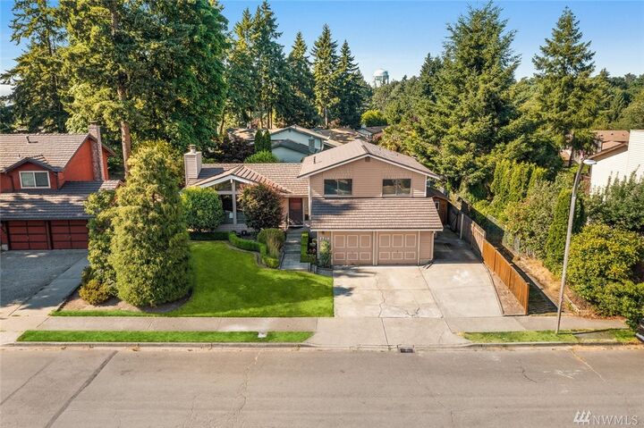 Property Photo: 2206 SE 21st St WA 98055