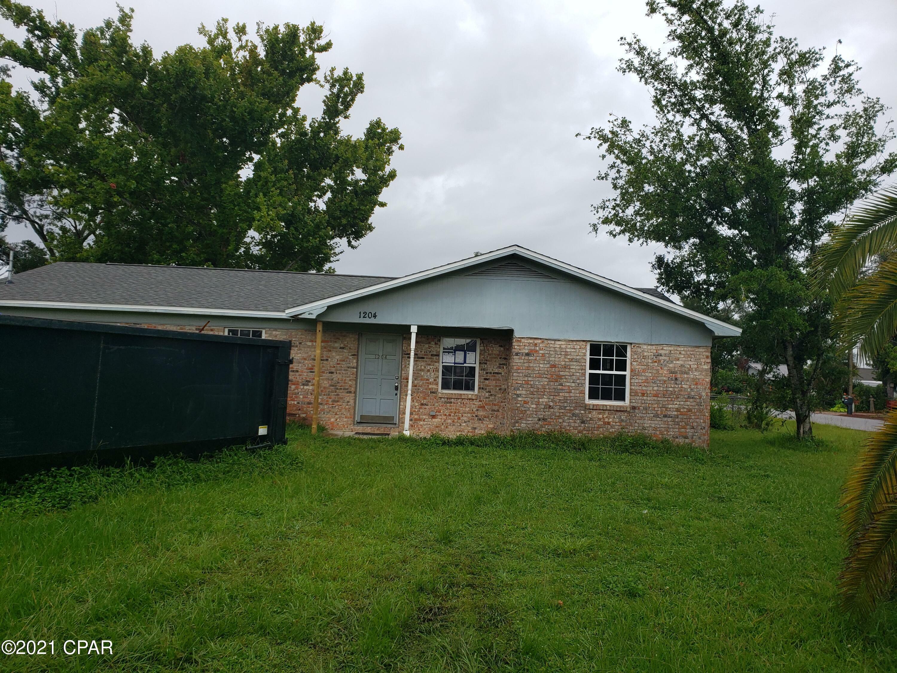 Property Photo: 1204 Kentucky Avenue FL 32444