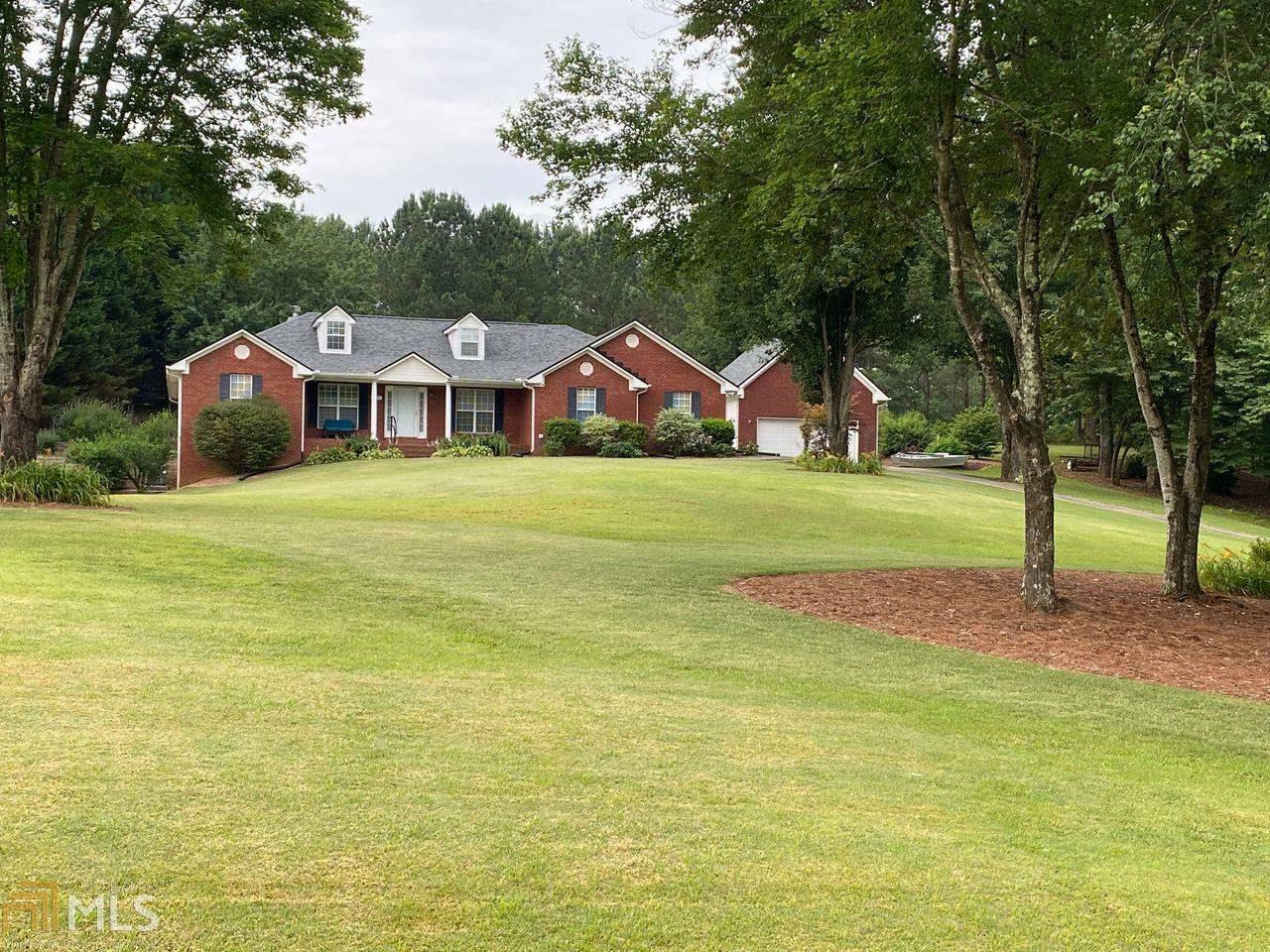 Property Photo: 5140 Meadow Creek Drive GA 30028