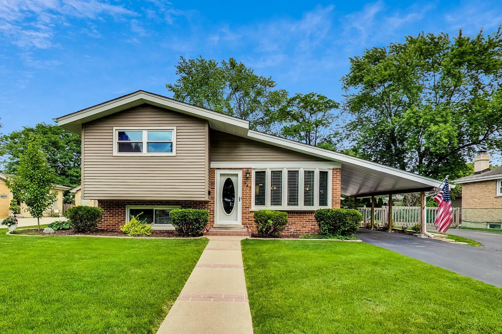 Property Photo:  347 S Howard Avenue  IL 60172 