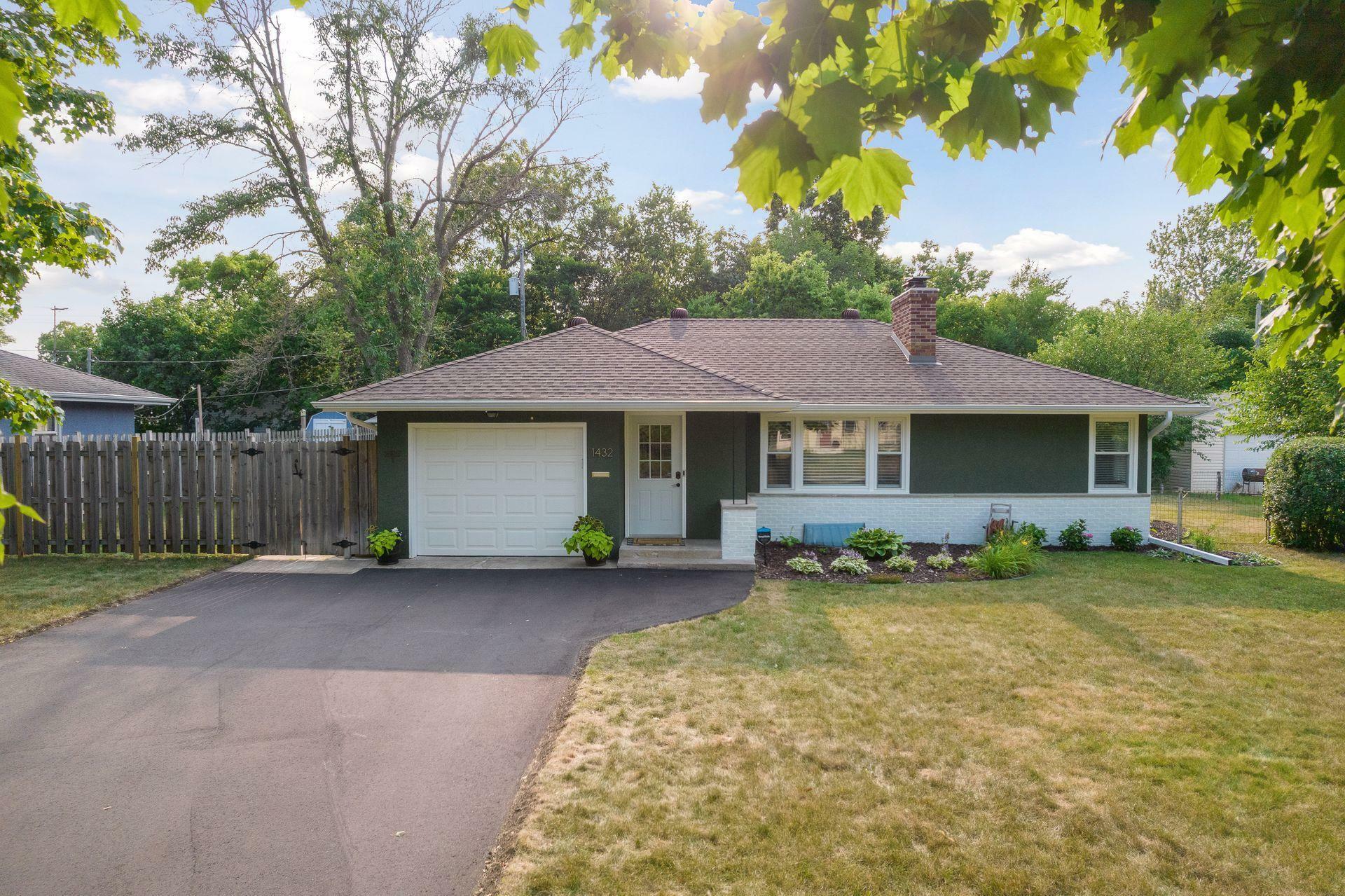 Property Photo:  1432 Jersey Avenue S  MN 55426 