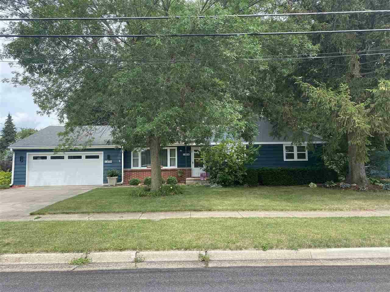 Property Photo:  1429 South Oakhill Ave  WI 53546 