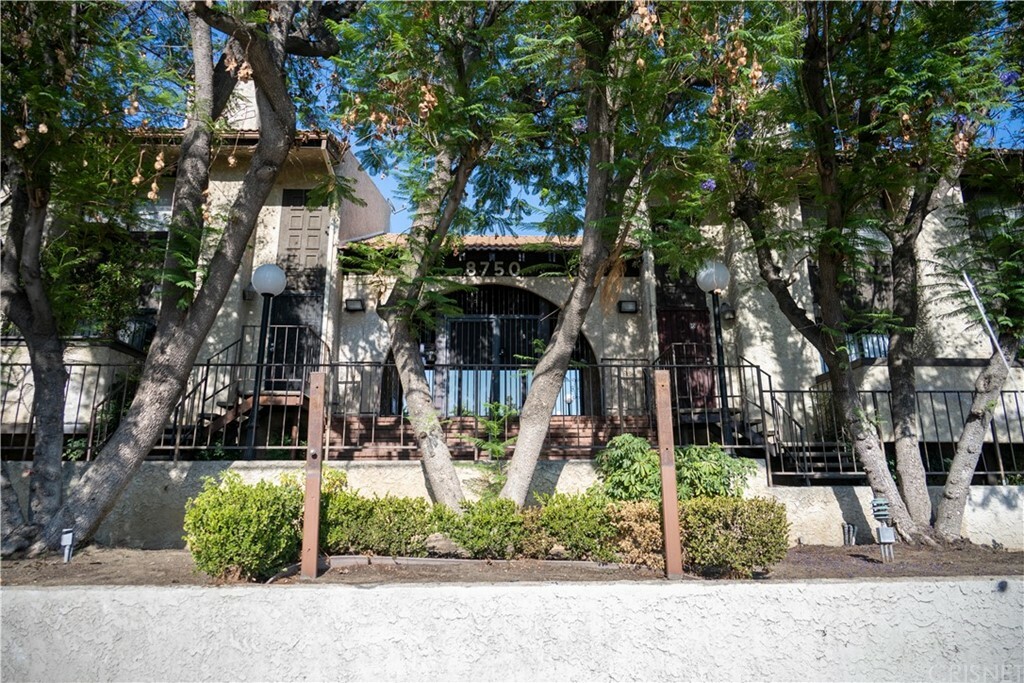 Property Photo:  8750 Kester Avenue 20  CA 91402 