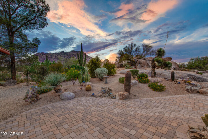 Property Photo:  2027 E Smoketree Drive  AZ 85377 