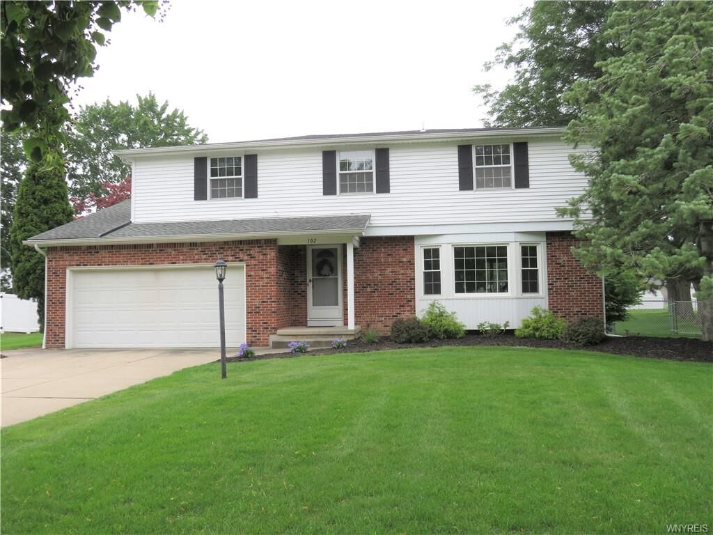 Property Photo:  102 Pin Oak Circle  NY 14072 