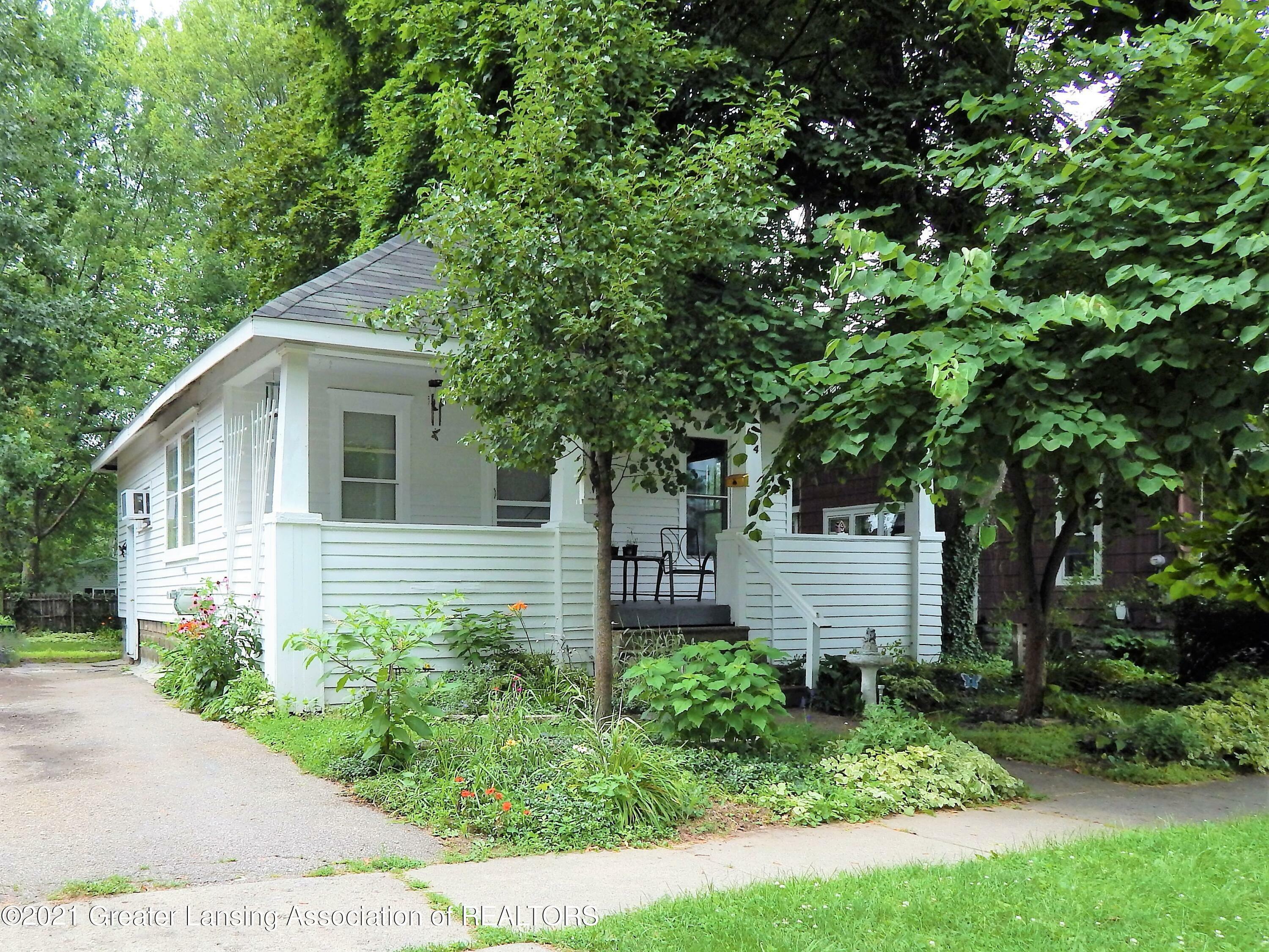 Property Photo:  654 Woodlawn Avenue  MI 48867 