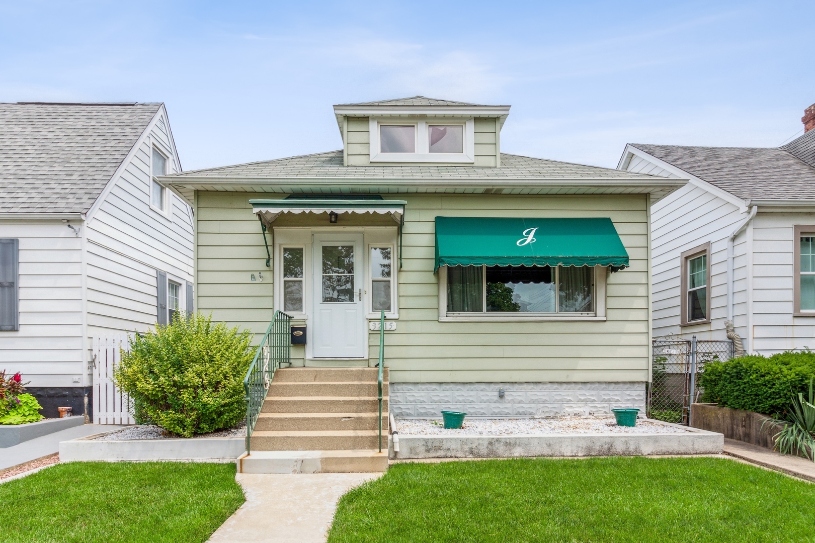 Property Photo:  3215 N Opal Avenue  IL 60634 