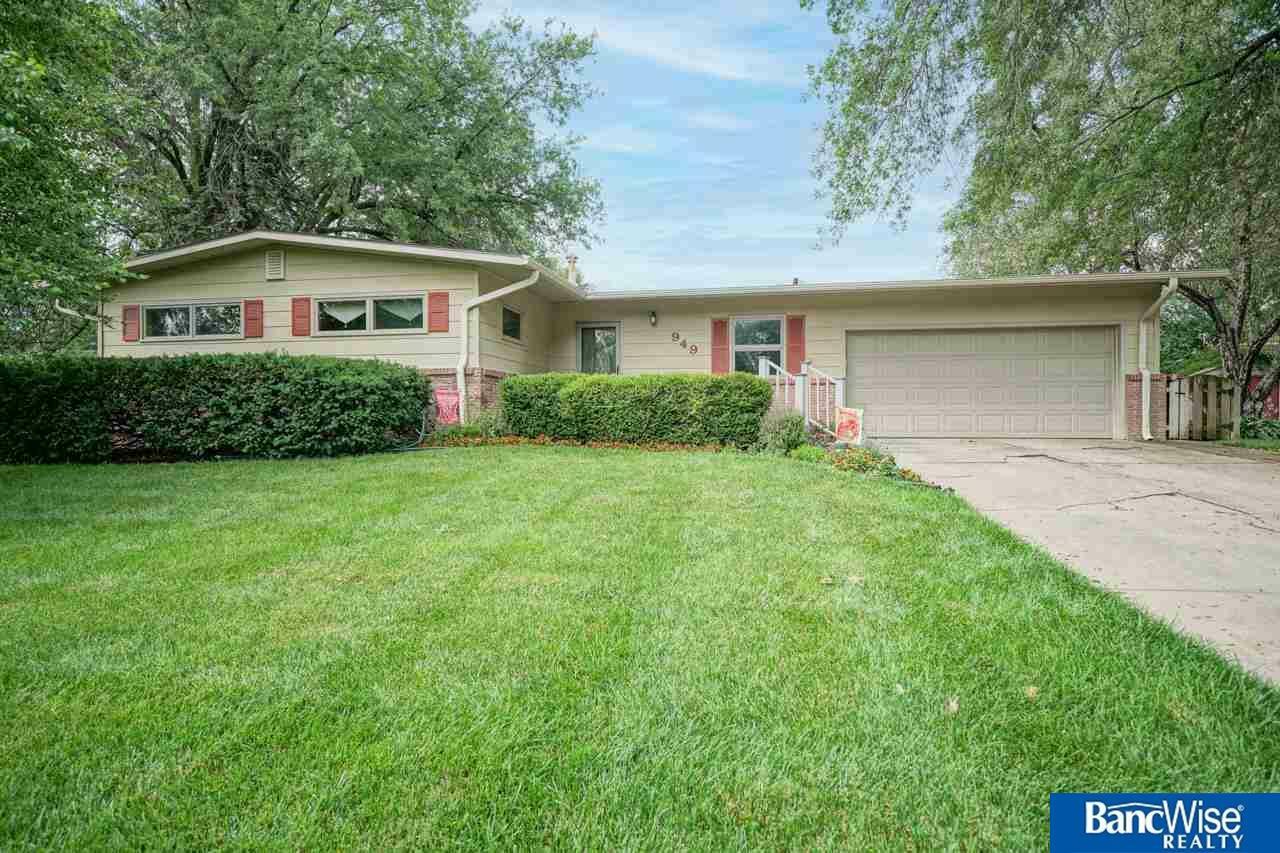 Property Photo:  949 Mulder  NE 68510 