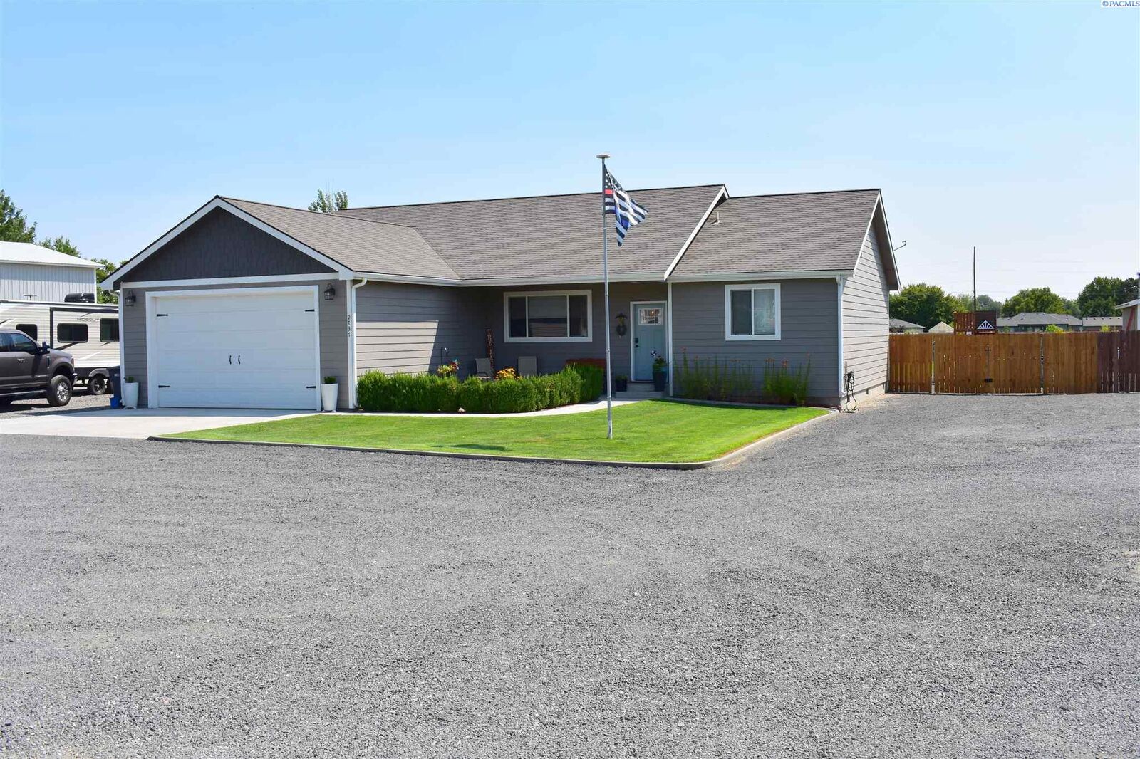 Property Photo: 2737 S Cedar WA 99337